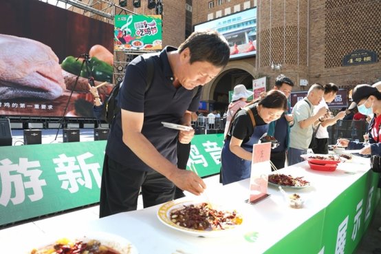 2025巡游新疆吃鸡节圆满落幕，泰昆健康鸡“销量第一”荣誉加冕